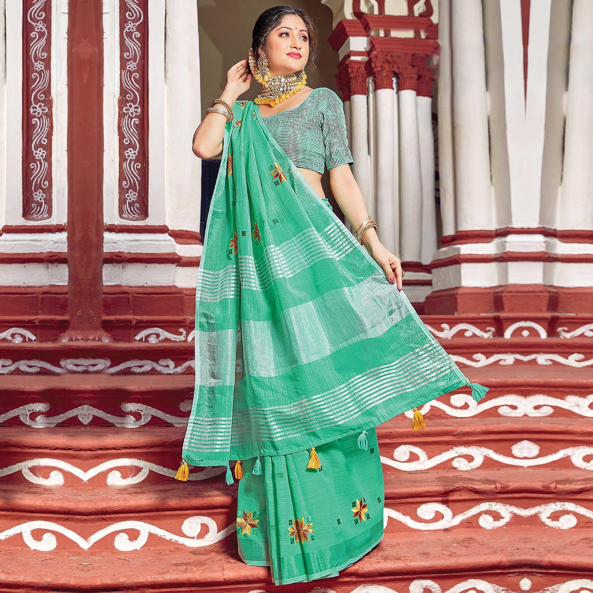 green-festive-wear-printed-linen-saree-123404