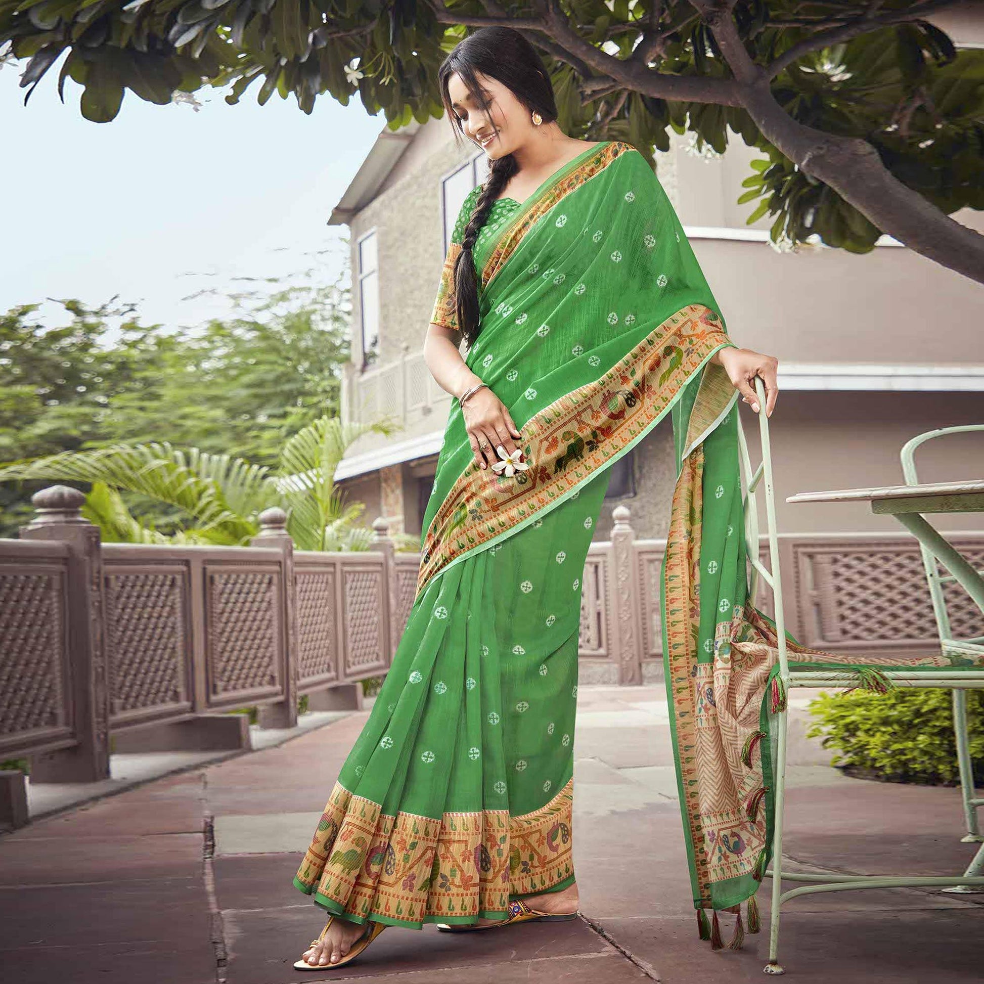 green-casual-wear-printed-linen-saree-with-border-119933