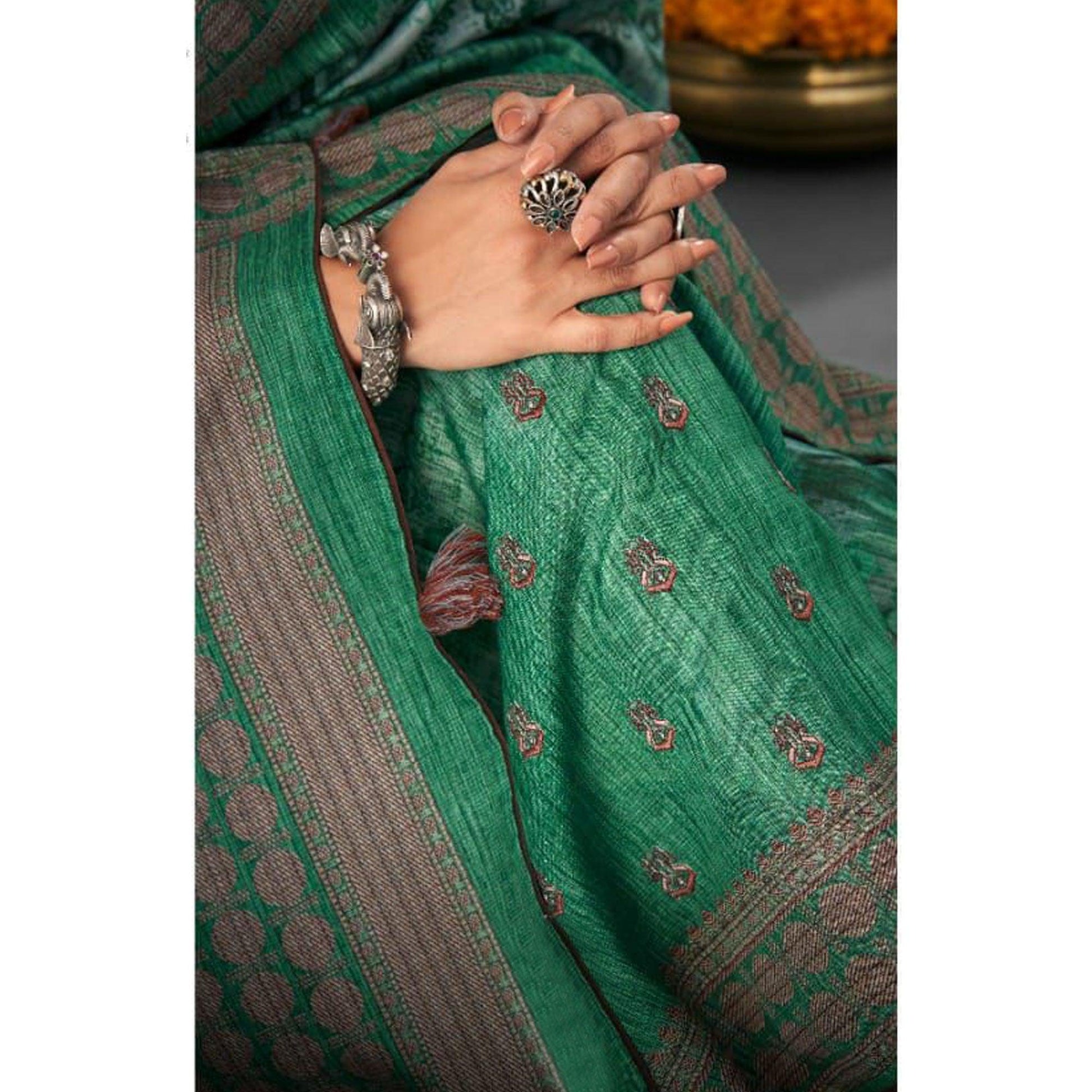 green-festive-wear-printed-silk-saree-140320