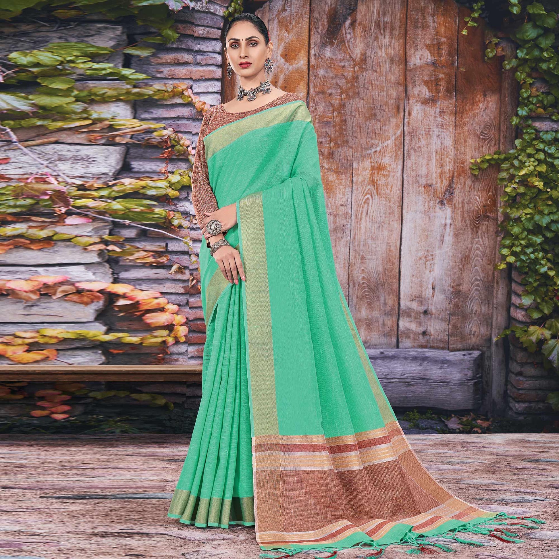 green-festive-wear-solid-linen-saree-135572