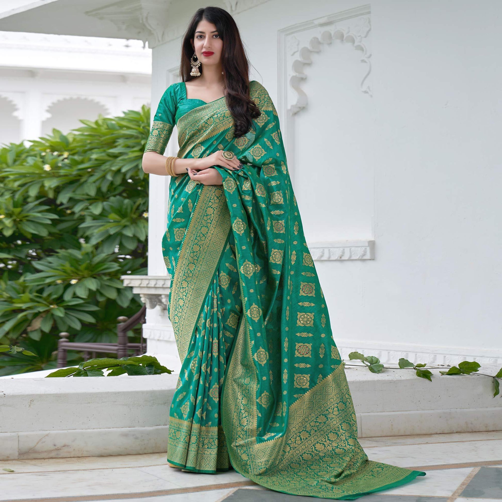 green-festive-wear-woven-banarasi-art-silk-saree-129573