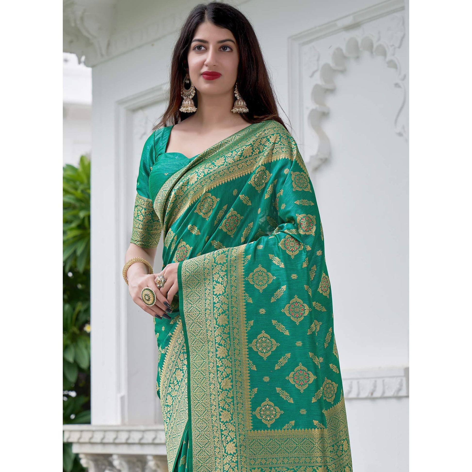 green-festive-wear-woven-banarasi-art-silk-saree-129573