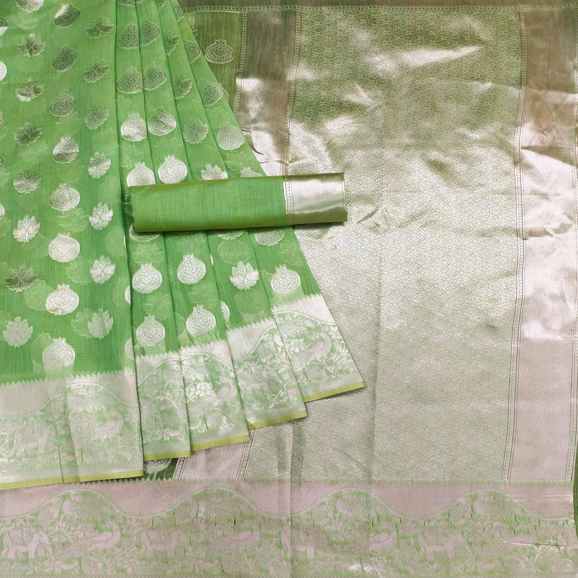 green-festive-wear-woven-banarasi-saree-131302