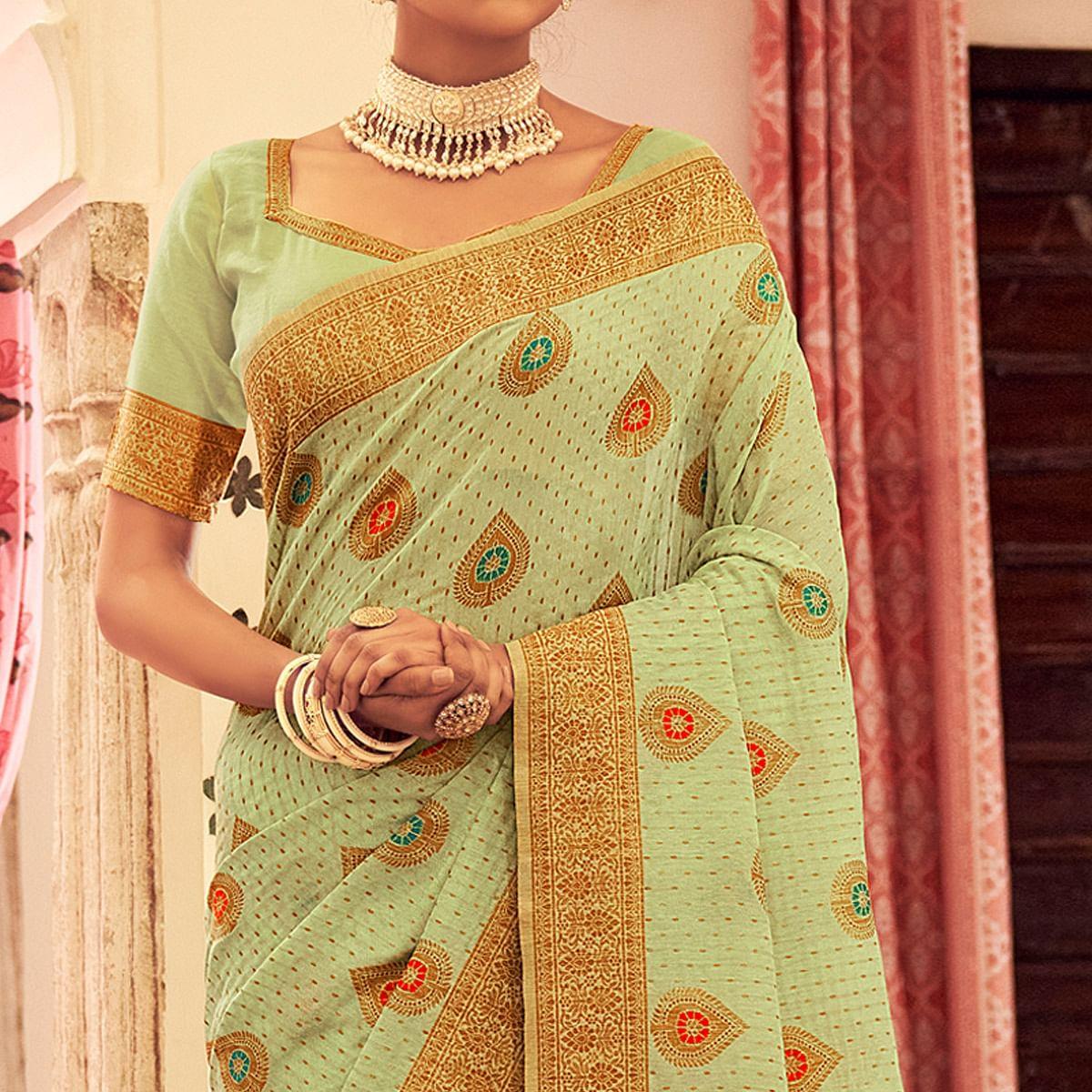 green-festive-wear-woven-banarasi-saree-with-tassels-142421