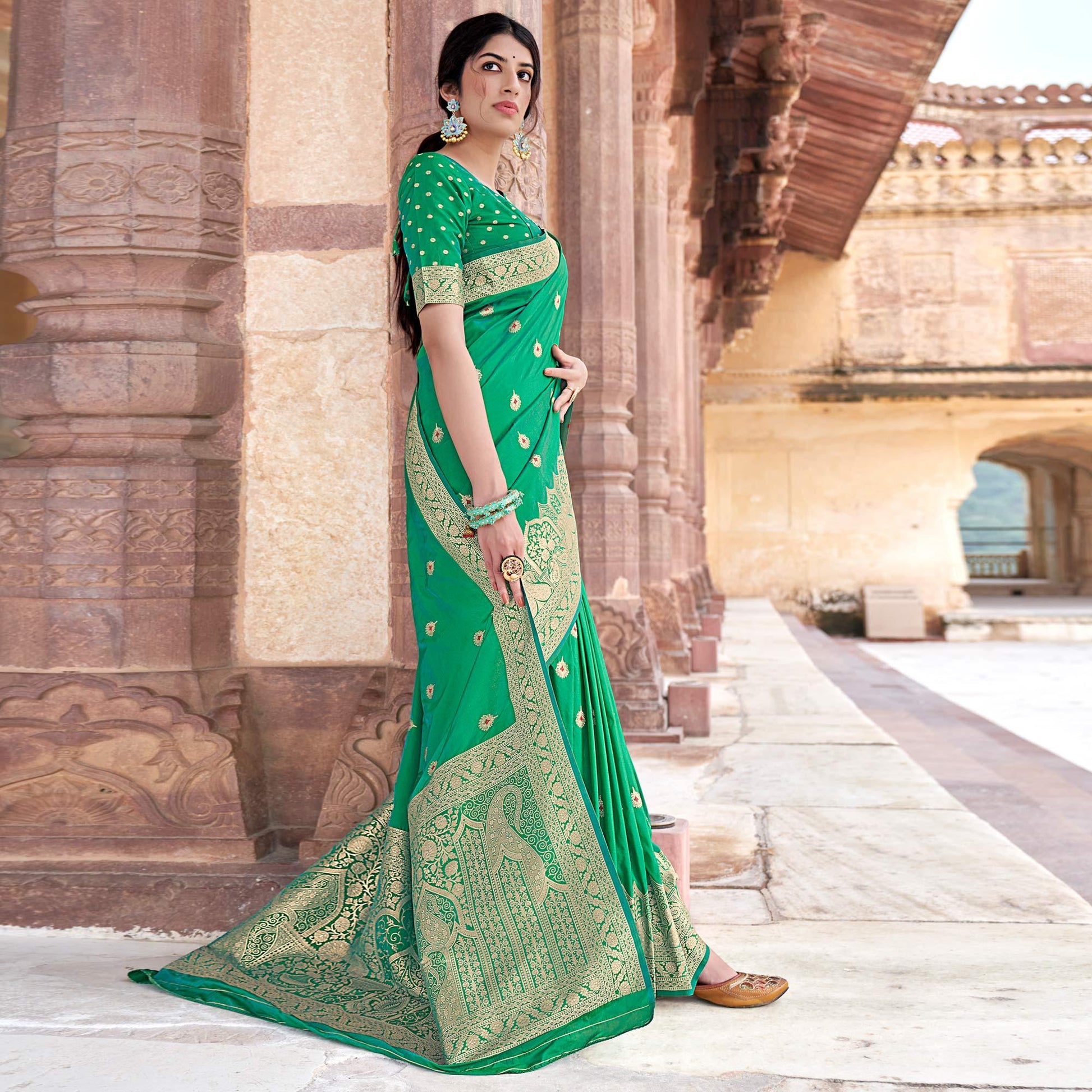 green-festive-wear-woven-banarasi-silk-saree-121929