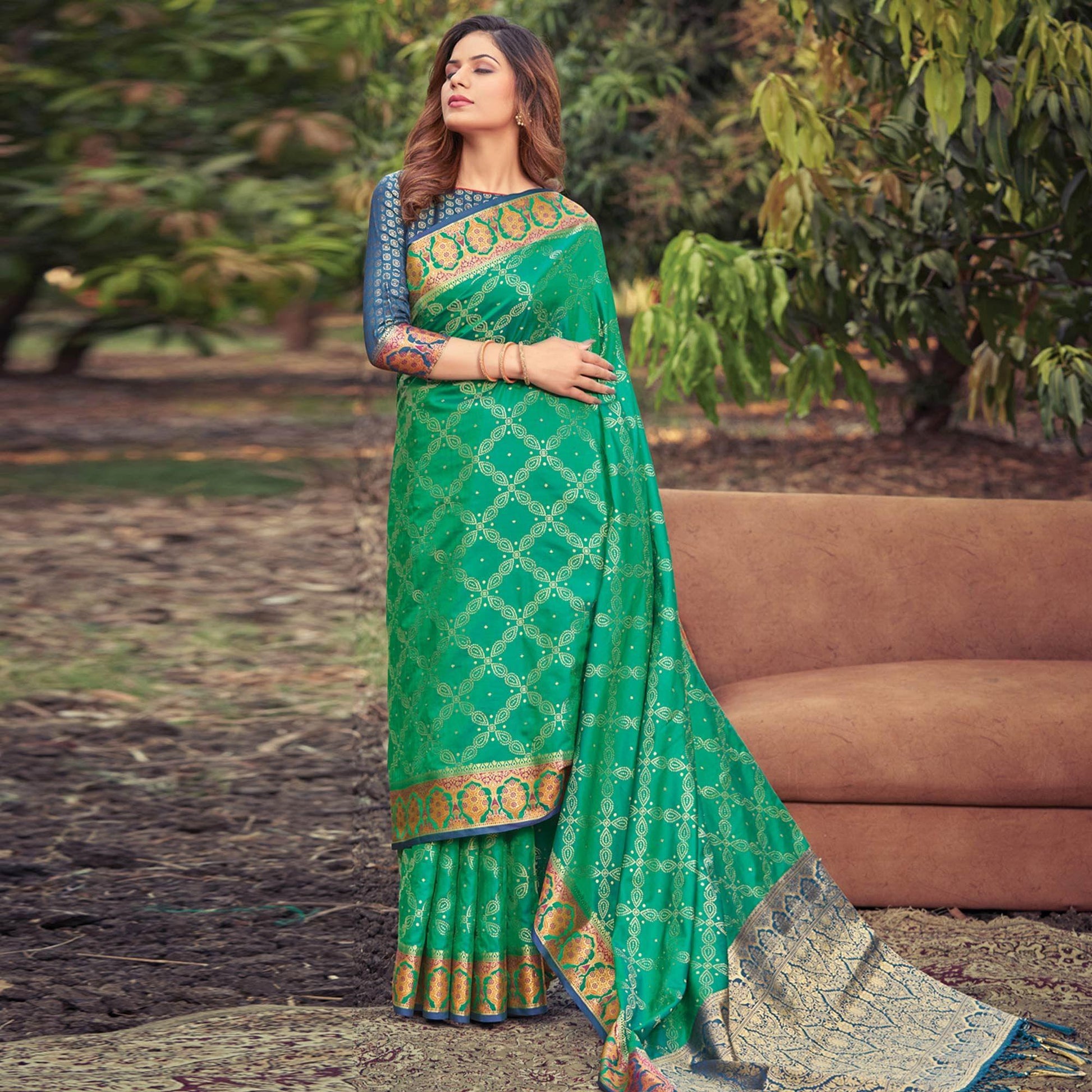 green-festive-wear-woven-banarasi-silk-saree-141592