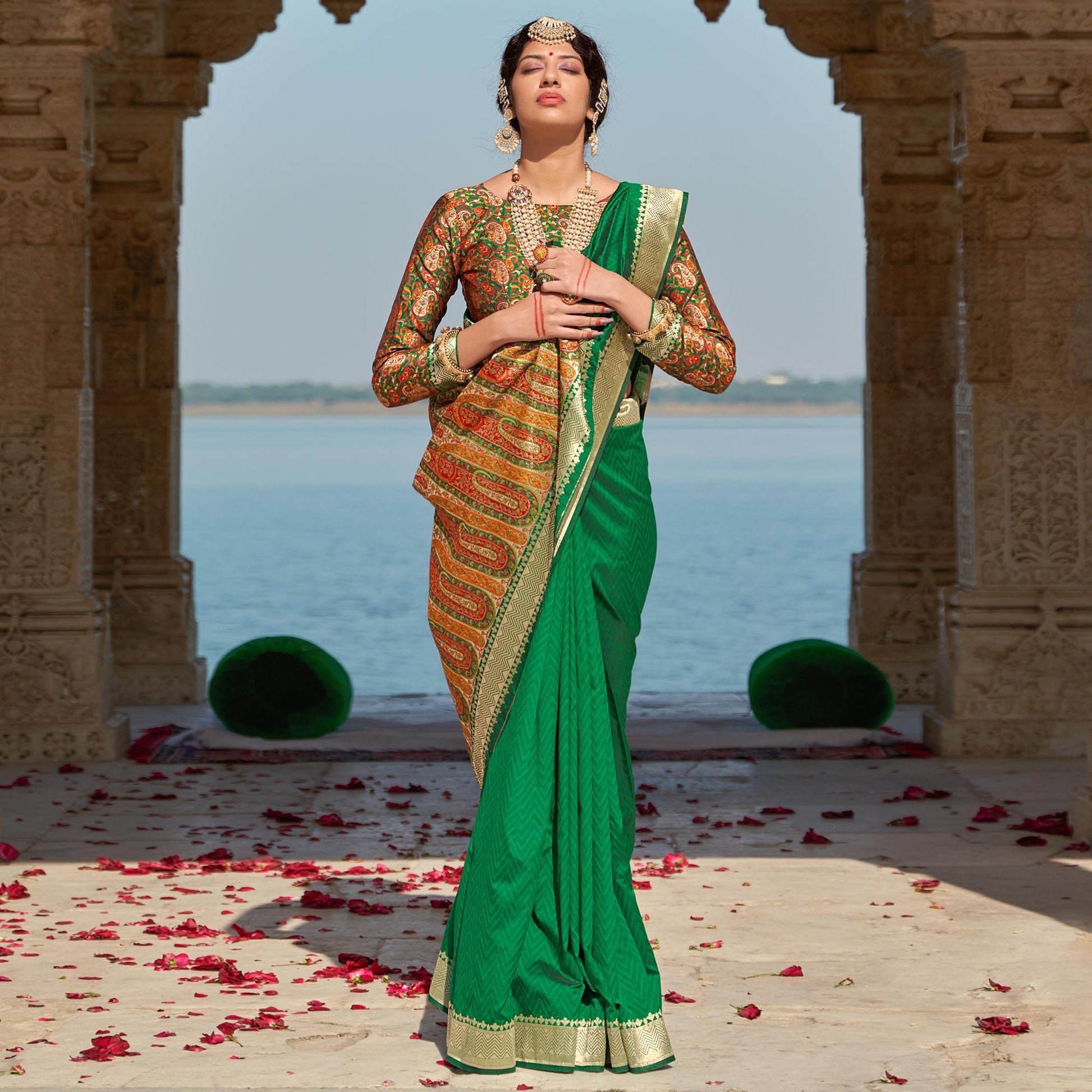 green-festive-wear-woven-banarasi-silk-saree-140372