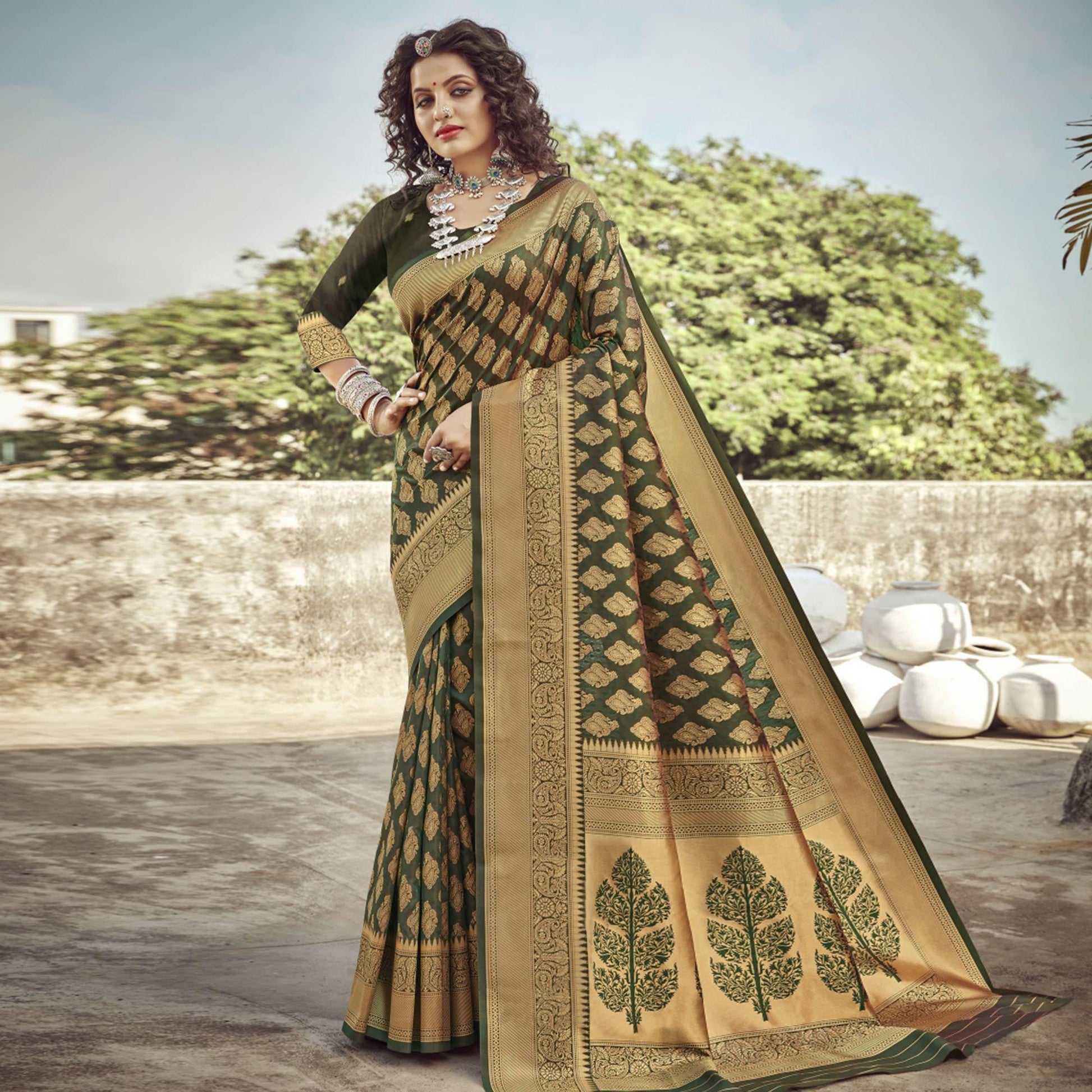 green-festive-wear-woven-banarasi-jacquard-saree-121163