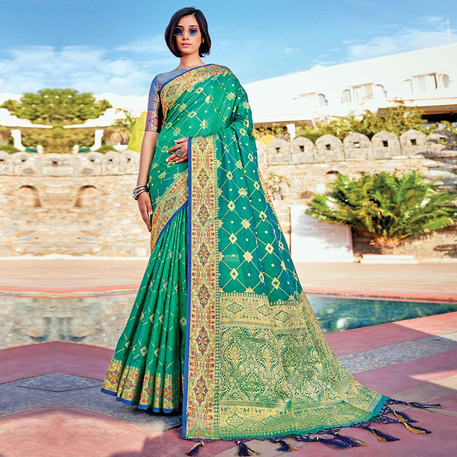 green-festive-wear-woven-banarasi-silk-saree-140437
