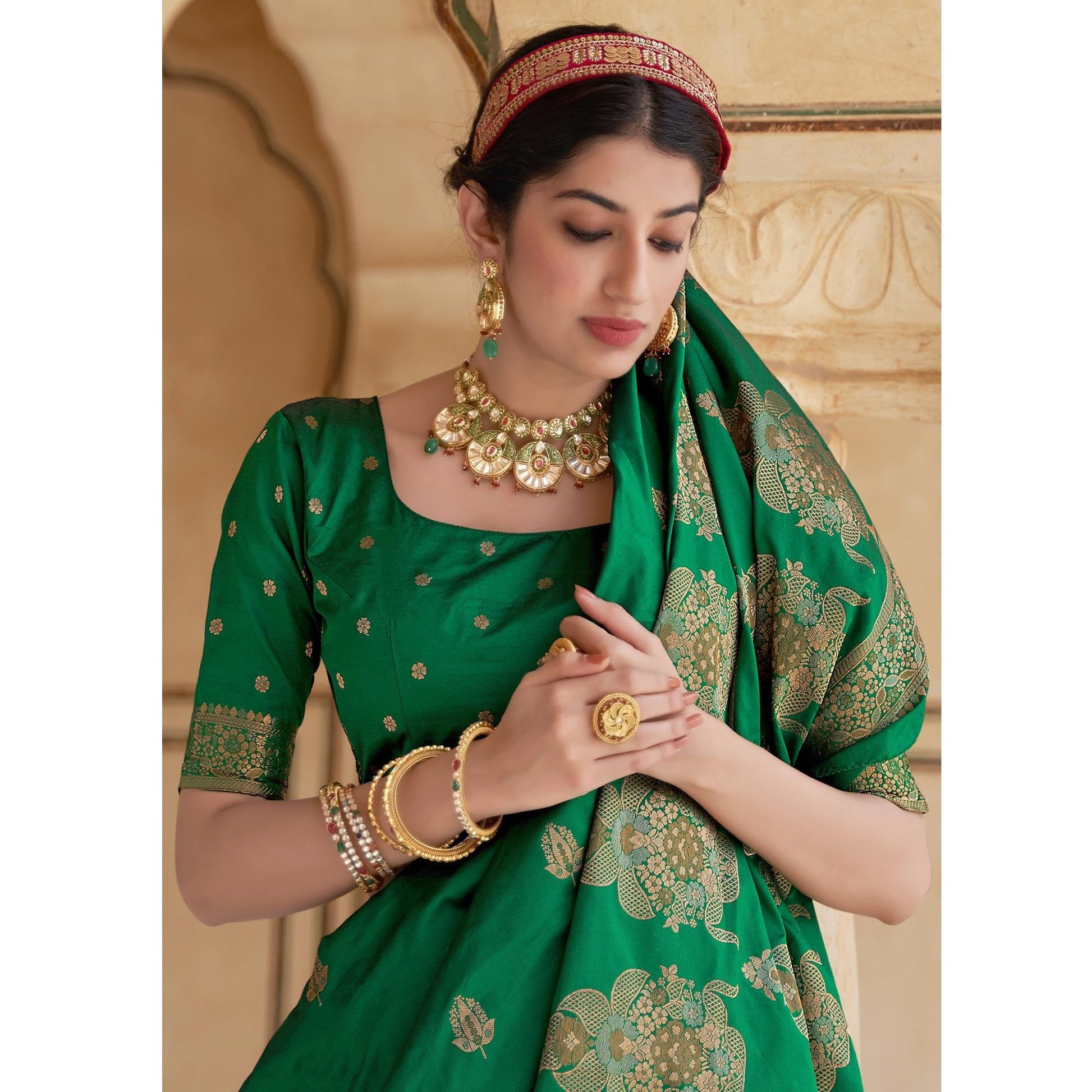 green-festive-wear-woven-banarasi-silk-saree-138852