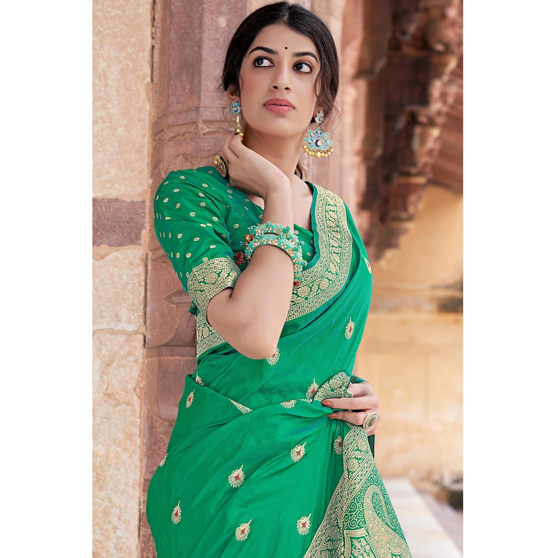 green-festive-wear-woven-banarasi-silk-saree-121929