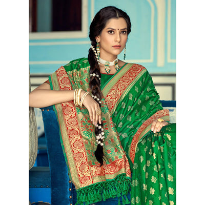 green-festive-wear-woven-banarasi-silk-saree-138072