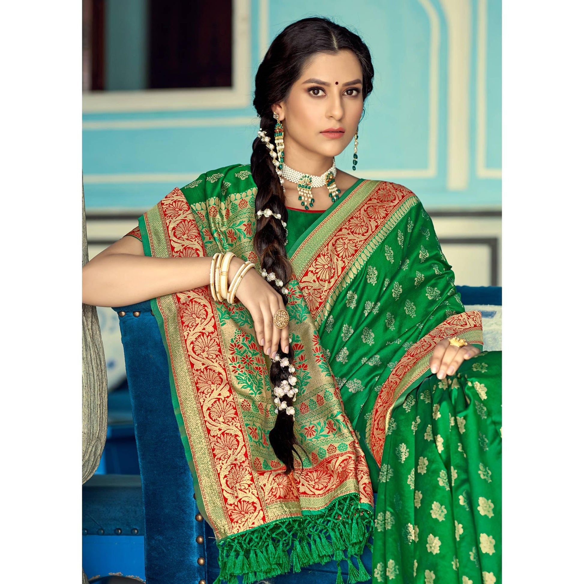 green-festive-wear-woven-banarasi-silk-saree-138072