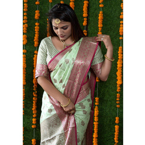 green-festive-wear-woven-banarasi-silk-saree