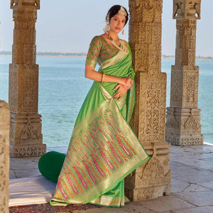 green-festive-wear-woven-banarasi-silk-saree-140376
