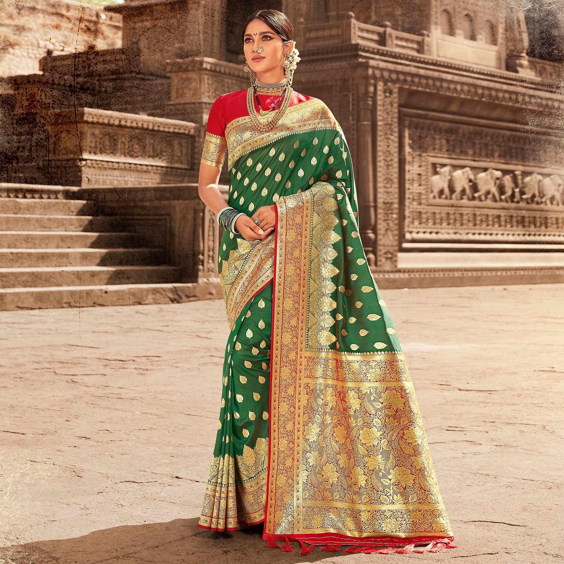 green-festive-wear-woven-banarasi-silk-saree-with-zari-border-pallu-123043
