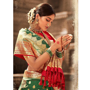 green-festive-wear-woven-banarasi-silk-saree-with-zari-border-pallu-123043