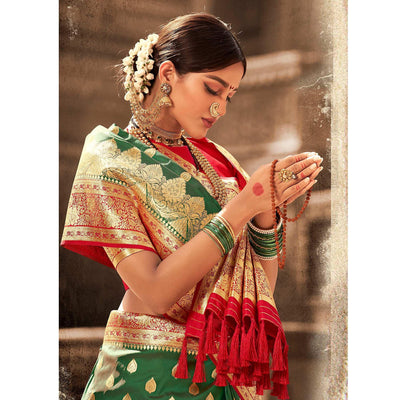 green-festive-wear-woven-banarasi-silk-saree-with-zari-border-pallu-123043