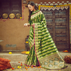green-festive-wear-woven-handloom-silk-saree-128428