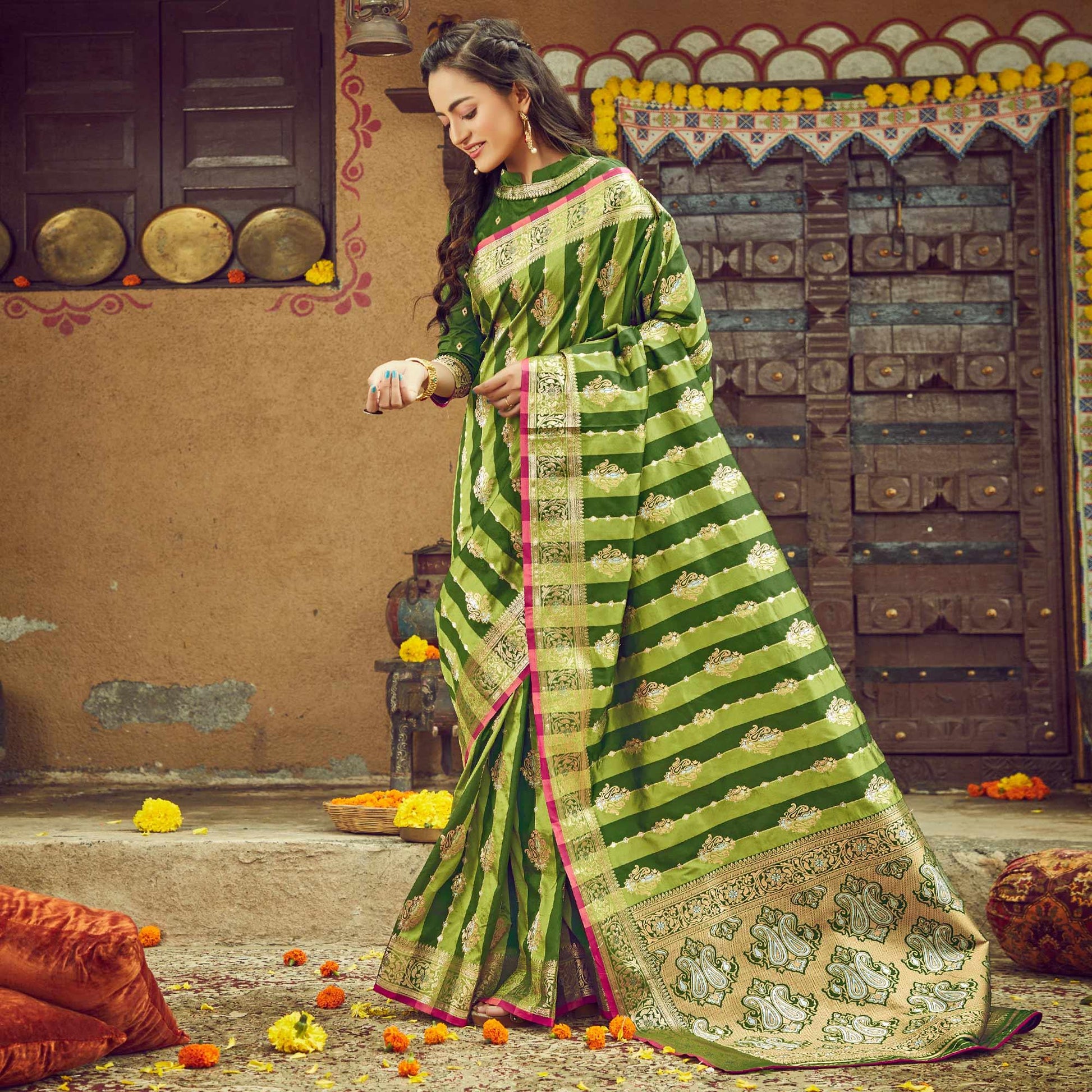green-festive-wear-woven-handloom-silk-saree-128428