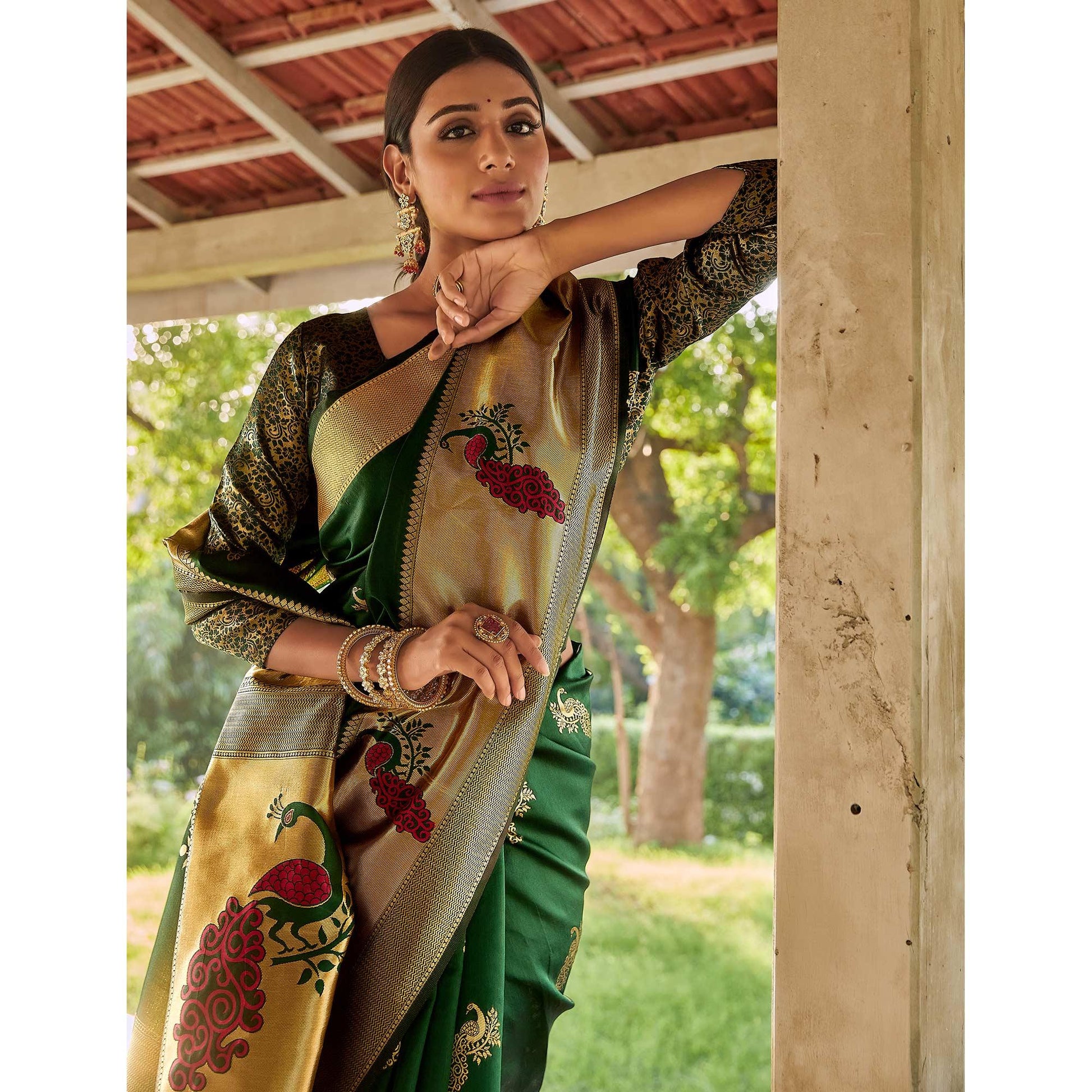 green-festive-wear-woven-handloom-silk-saree-130232