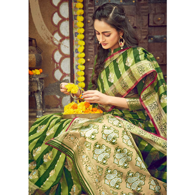 green-festive-wear-woven-handloom-silk-saree-128428