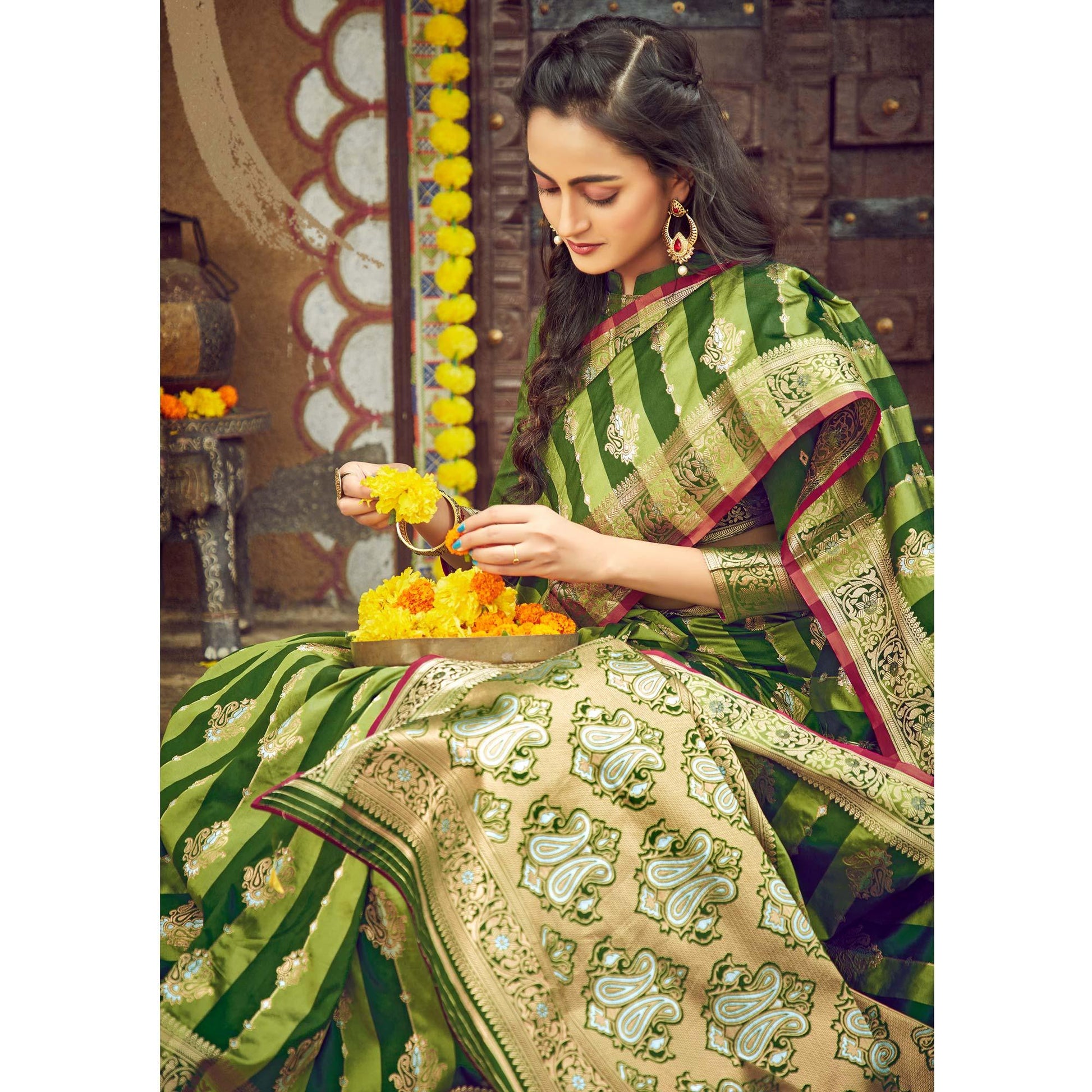 green-festive-wear-woven-handloom-silk-saree-128428