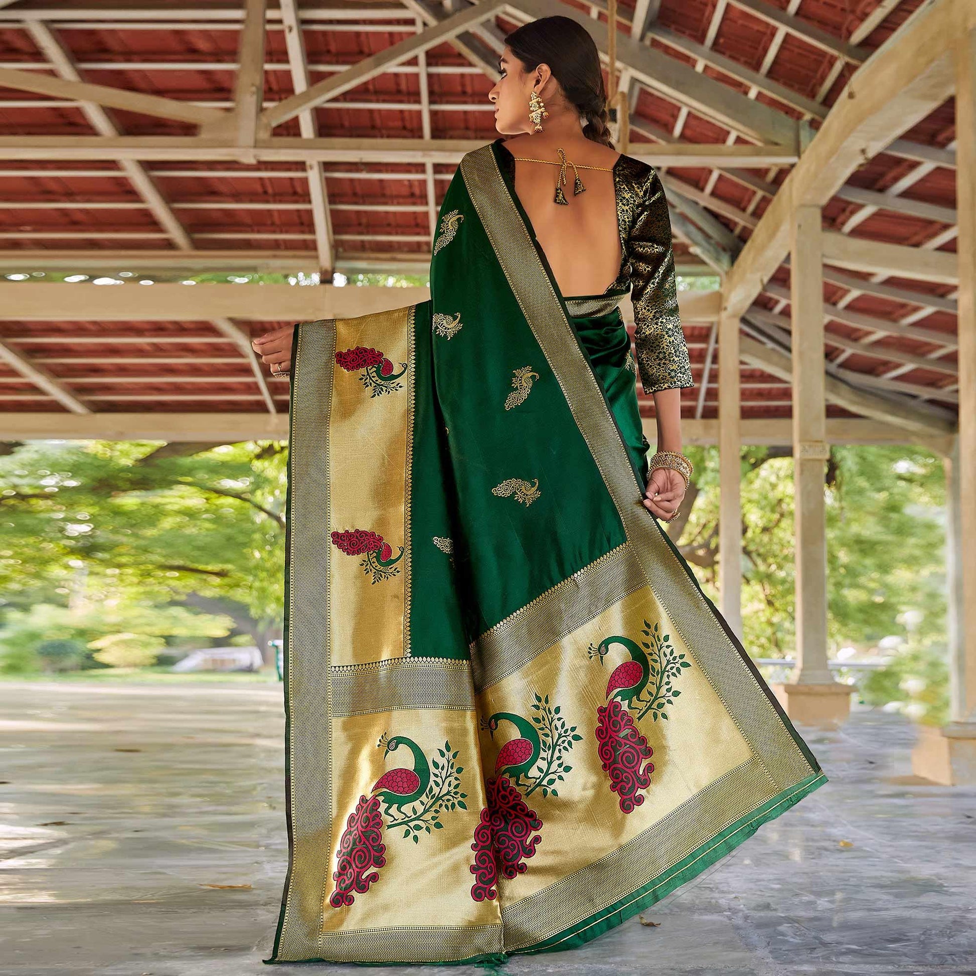 green-festive-wear-woven-handloom-silk-saree-130232