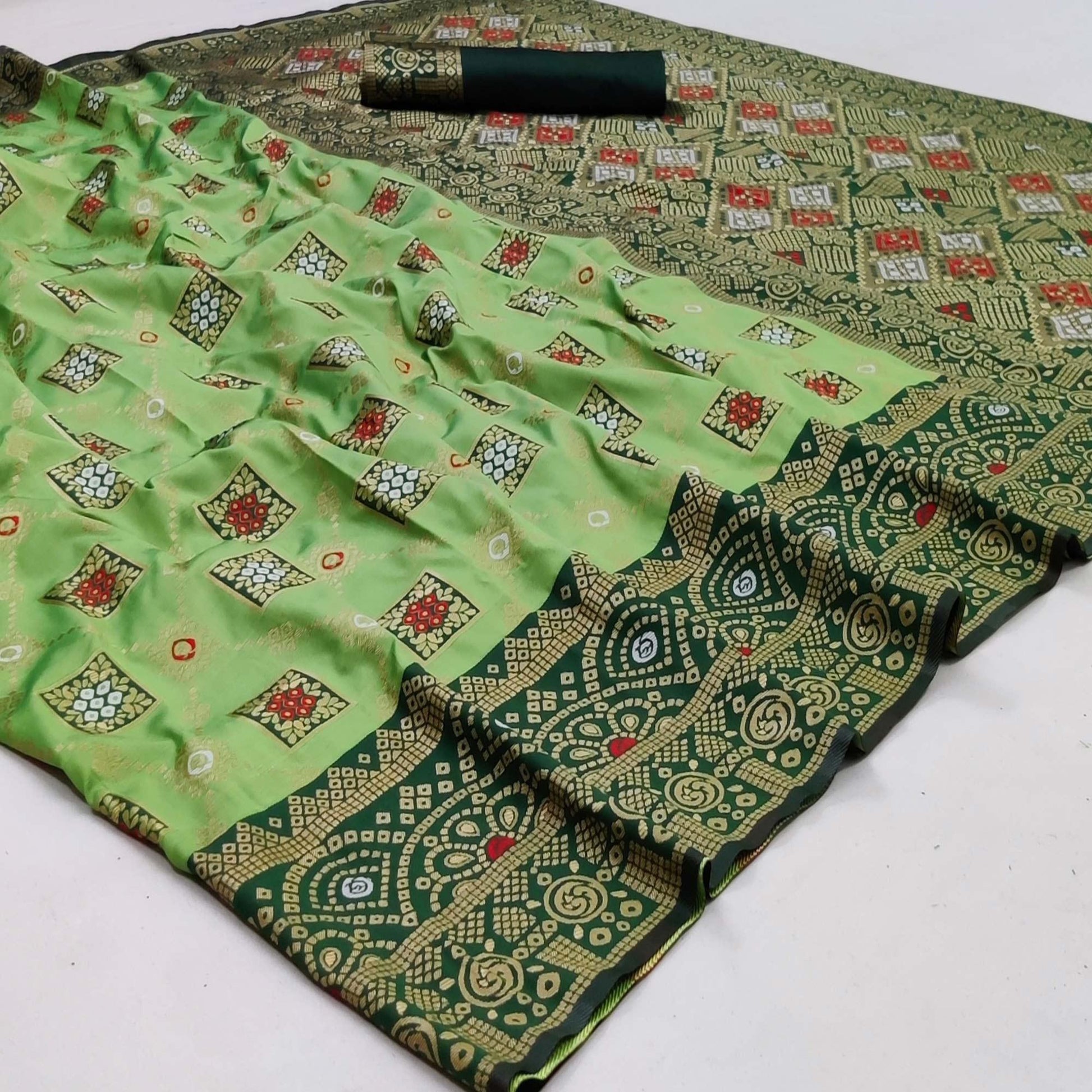 green-festive-wear-woven-heavy-silk-saree-128958