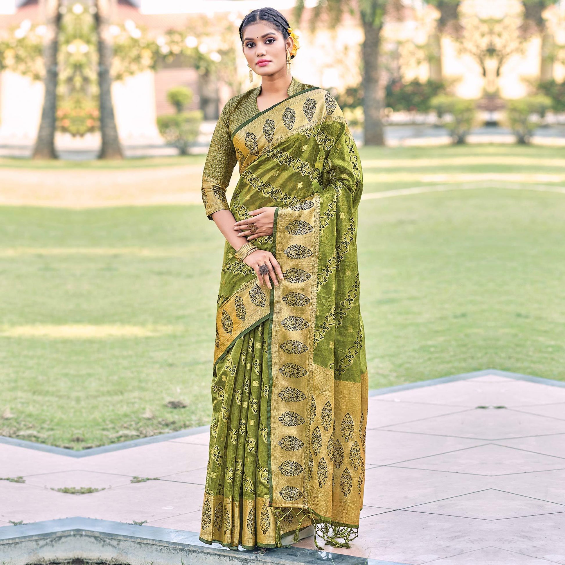 green-festive-wear-woven-organza-saree-132576