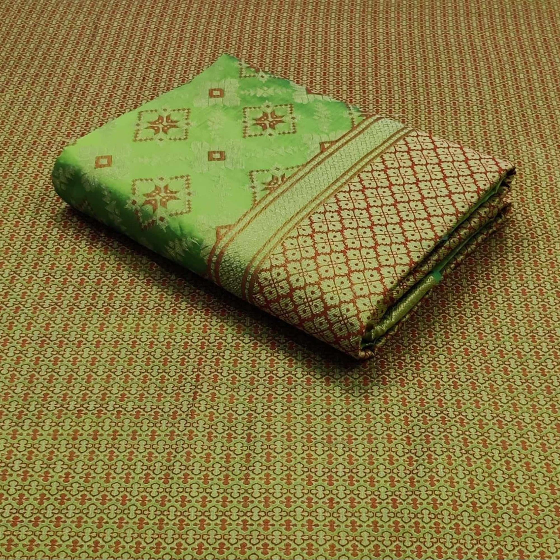 green-festive-wear-woven-patola-silk-saree-106157