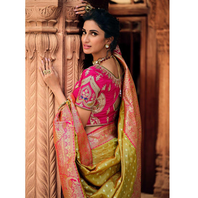 green-festive-wear-woven-silk-saree