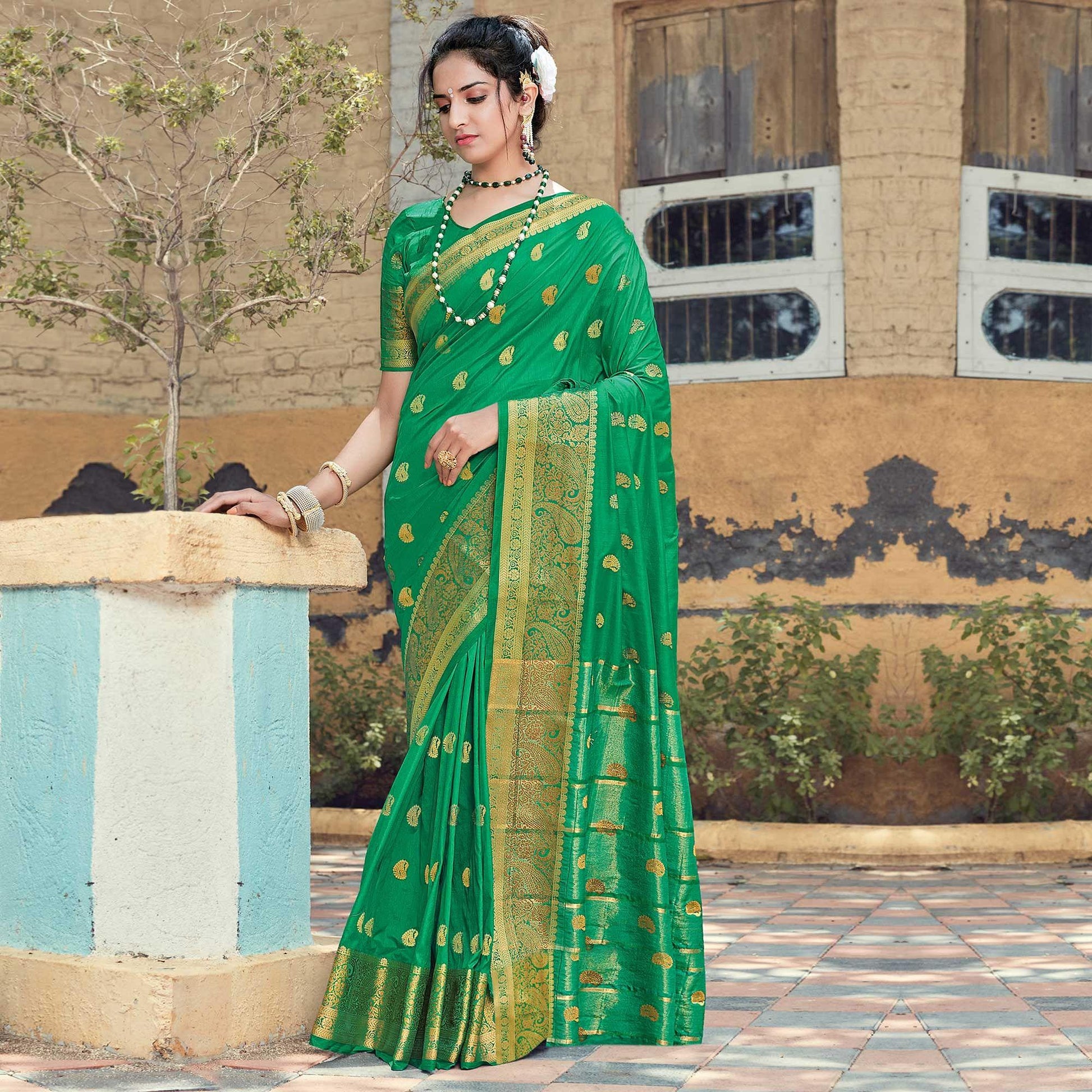green-festive-wear-woven-silk-saree-108152