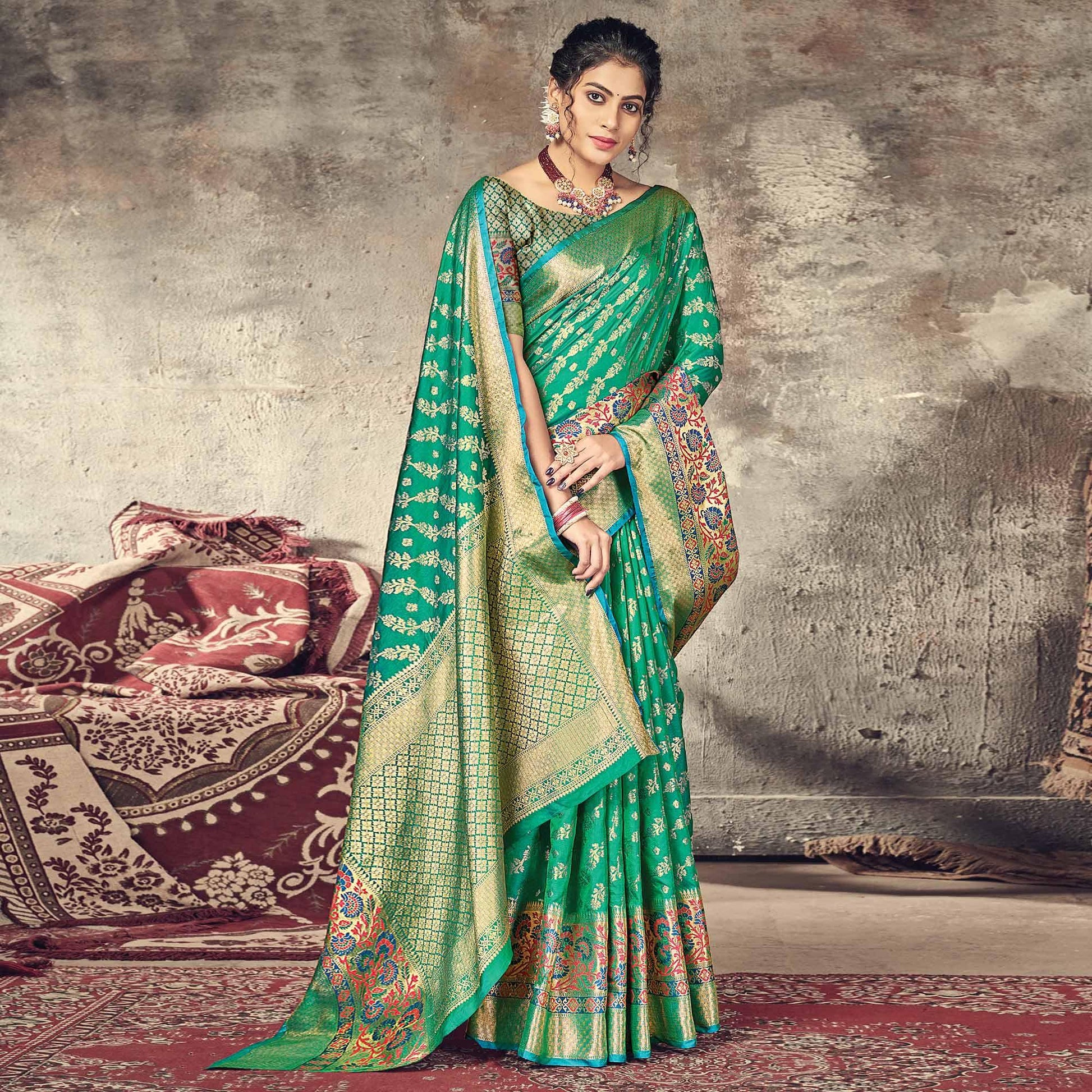 green-festive-wear-woven-silk-saree-127619