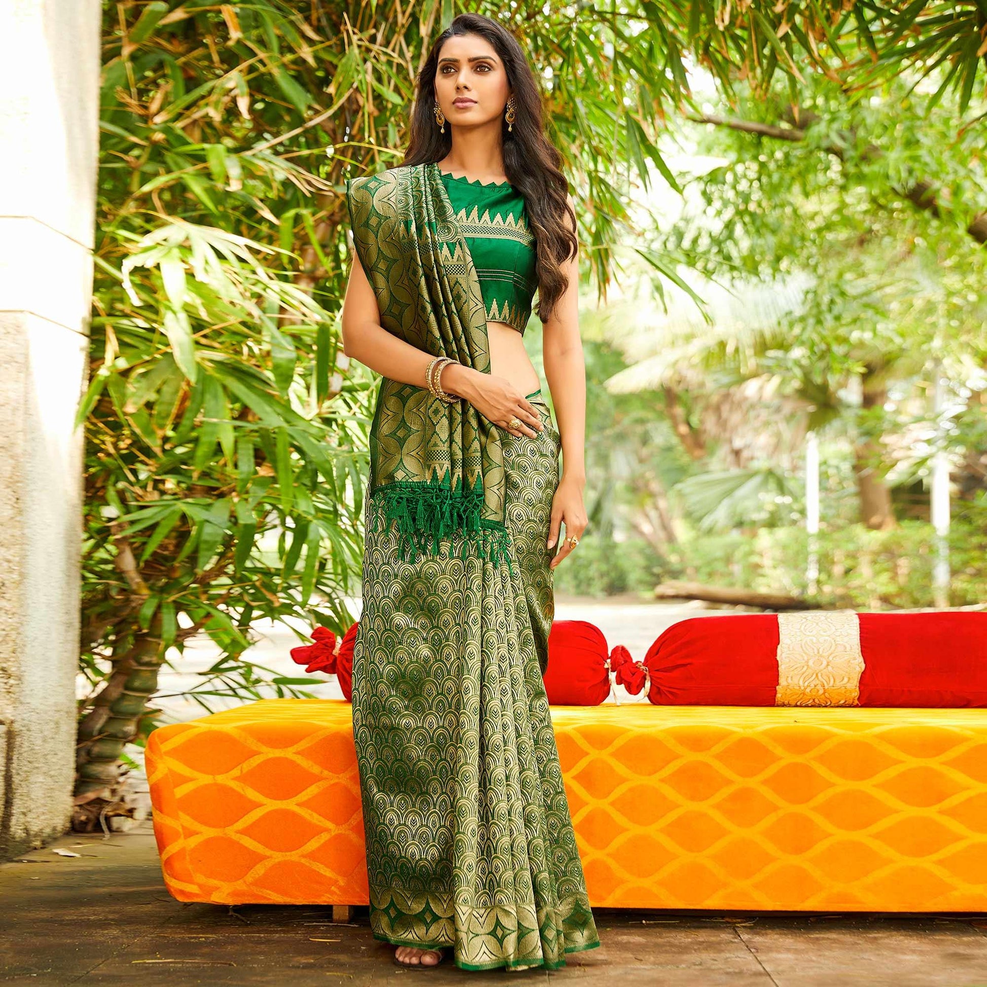 green-festive-wear-woven-silk-saree-124520