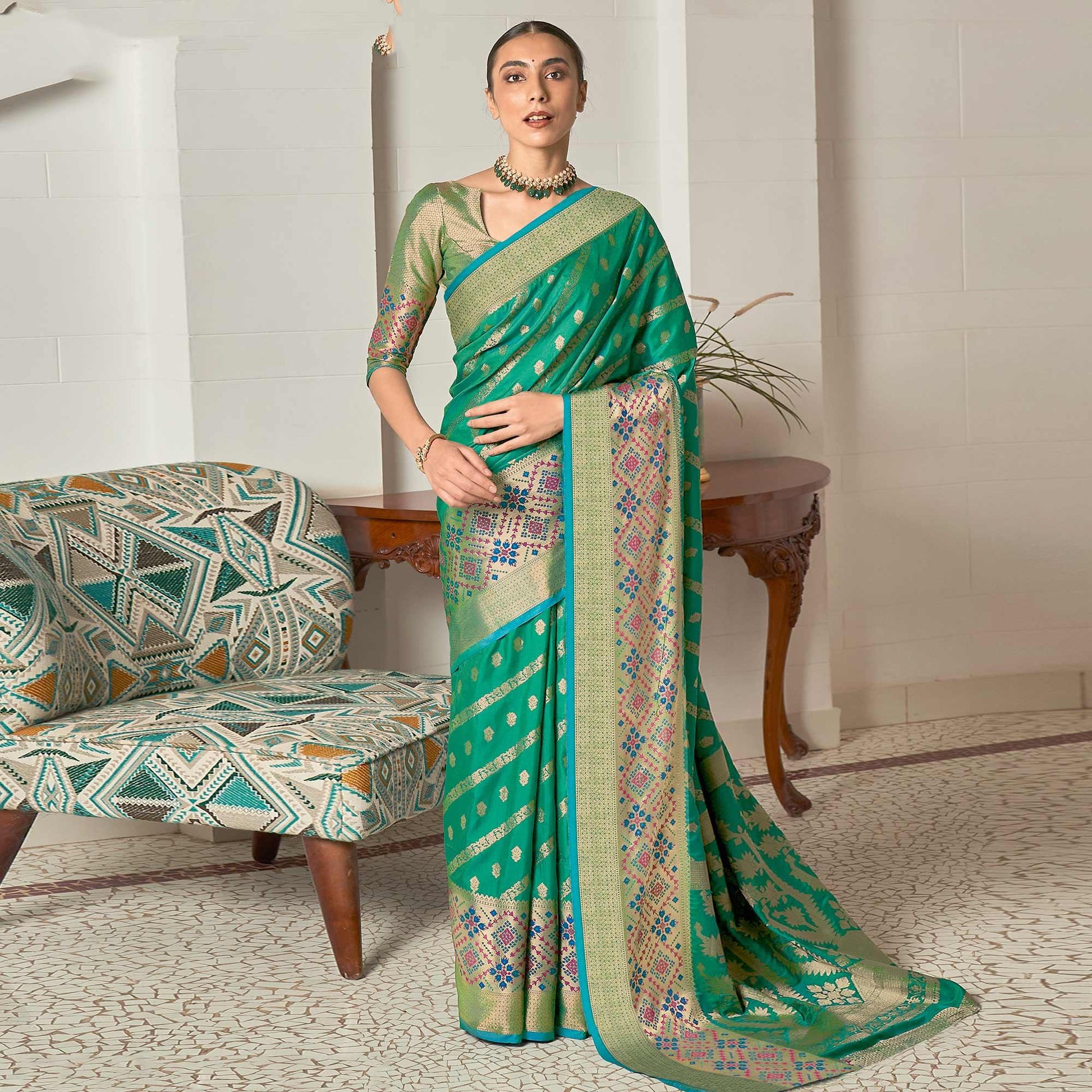 green-festive-wear-woven-silk-saree-127642