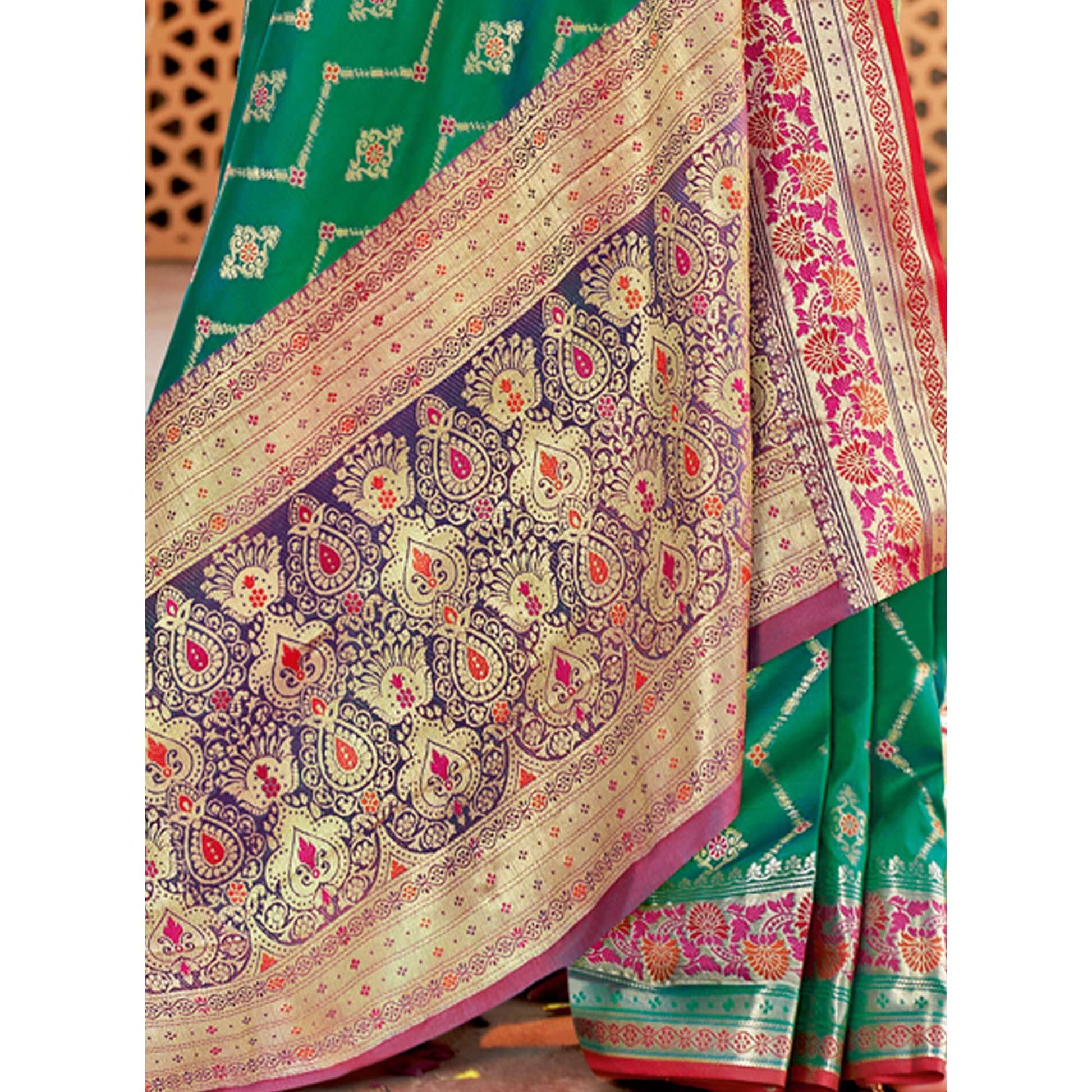 green-festive-wear-woven-silk-saree-139525
