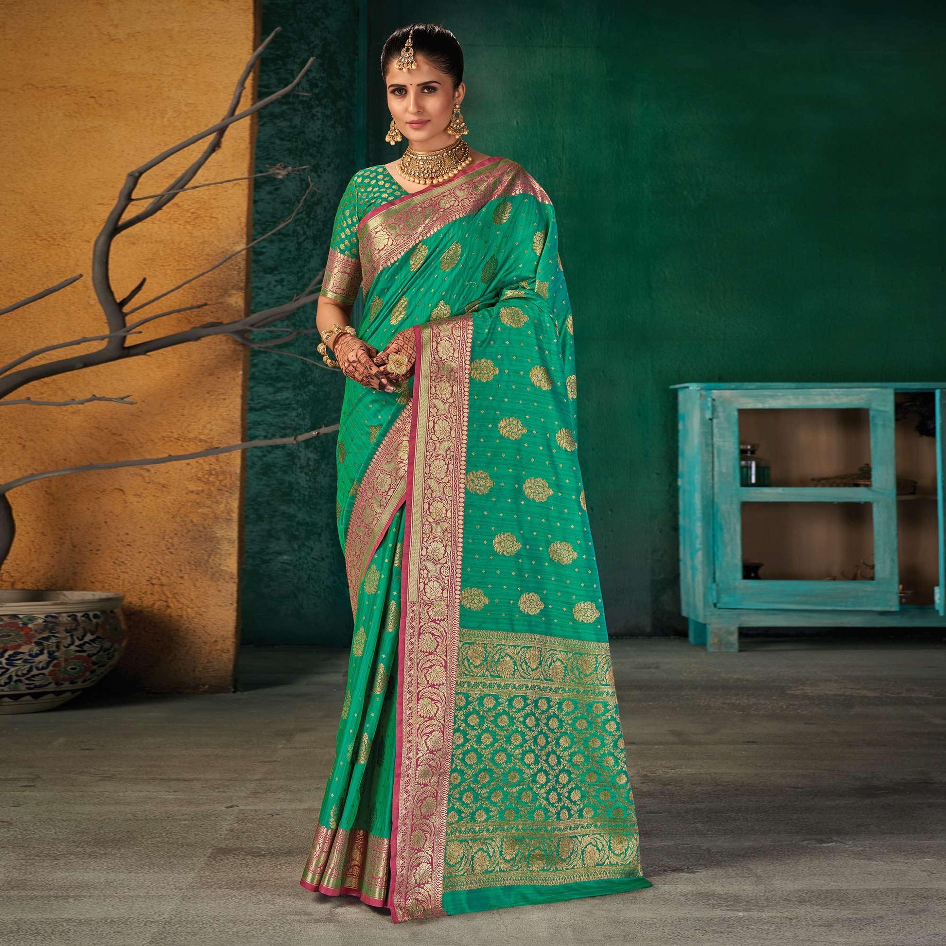 green-festive-wear-woven-silk-saree-137574