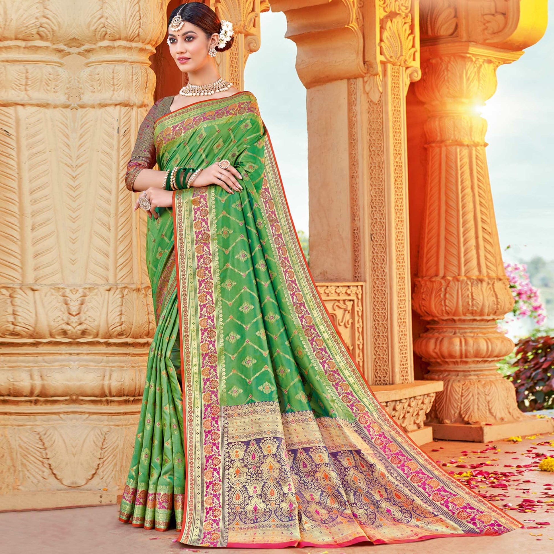 green-festive-wear-woven-silk-saree-139528