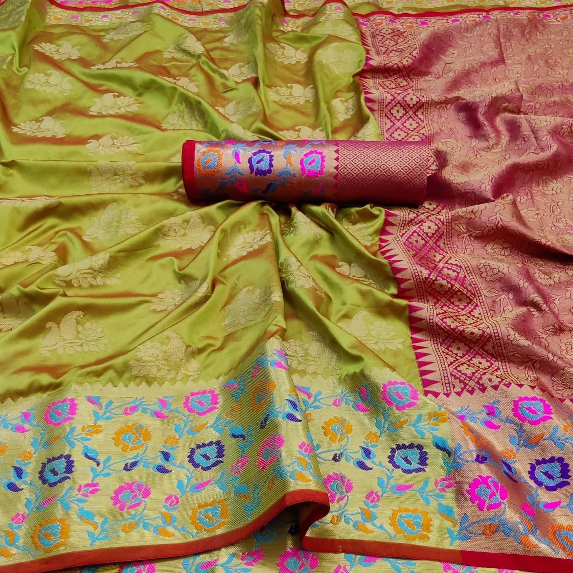 green-festive-wear-woven-silk-saree-with-border-111632