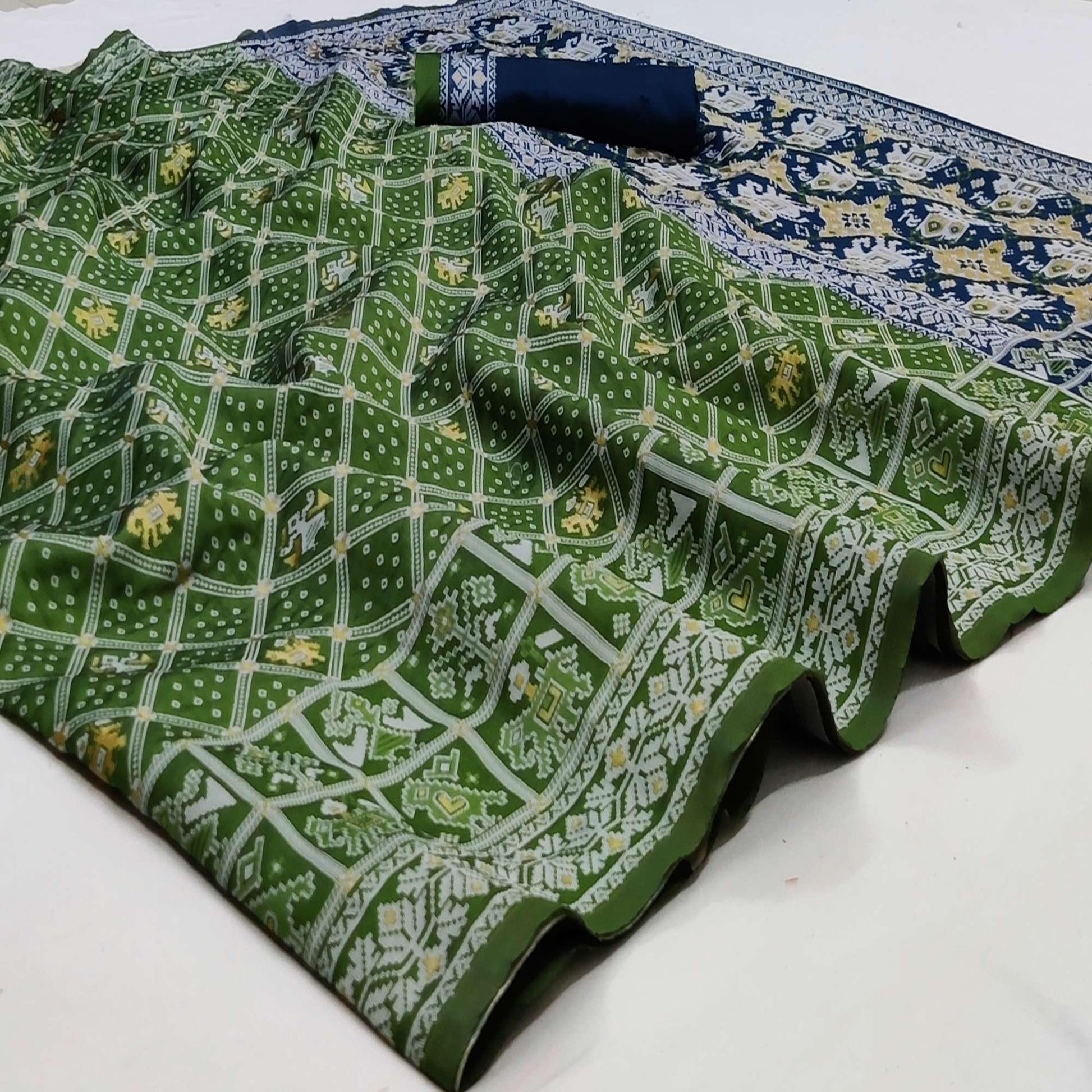 green-festive-wear-woven-soft-silk-patola-saree-136546