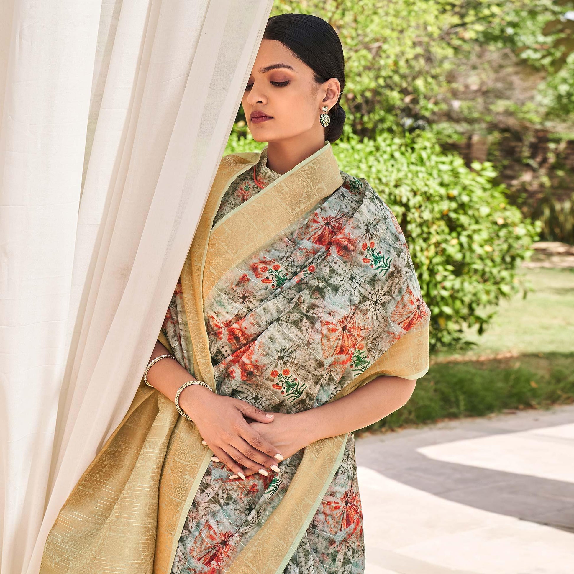 green-floral-digital-printed-with-sequence-linen-saree-144966