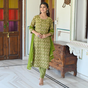 green-floral-foil-printed-chanderi-kurti-pant-set-with-dupatta