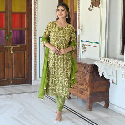 green-floral-foil-printed-chanderi-kurti-pant-set-with-dupatta
