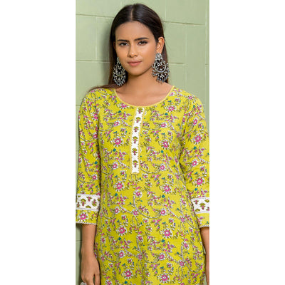 green-floral-printed-poly-cotton-kurti-pant-set