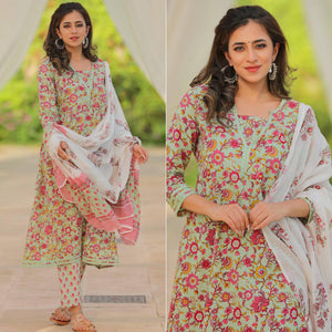 green-floral-printed-with-embroidered-cotton-kurti-pant-set