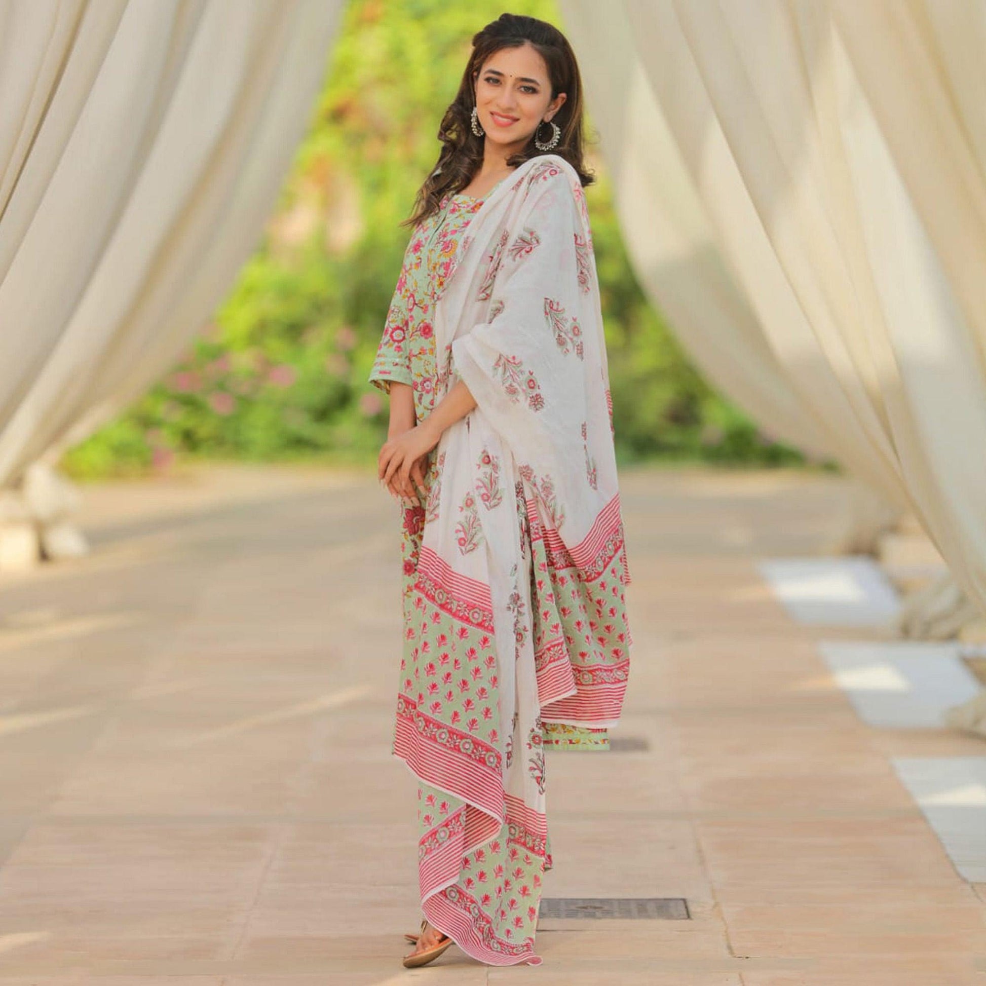 green-floral-printed-with-embroidered-cotton-kurti-pant-set