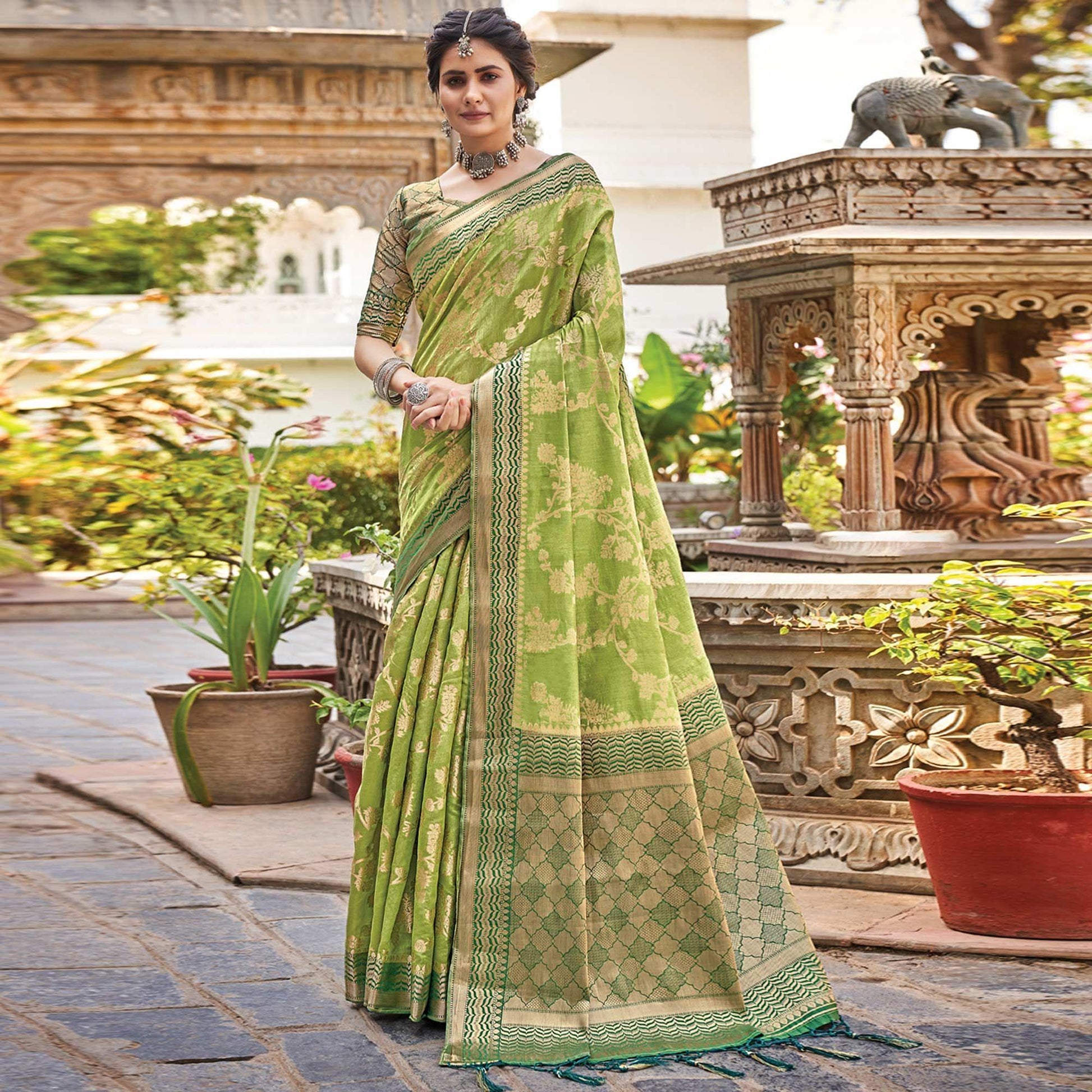 green-floral-woven-pure-silk-saree-144151
