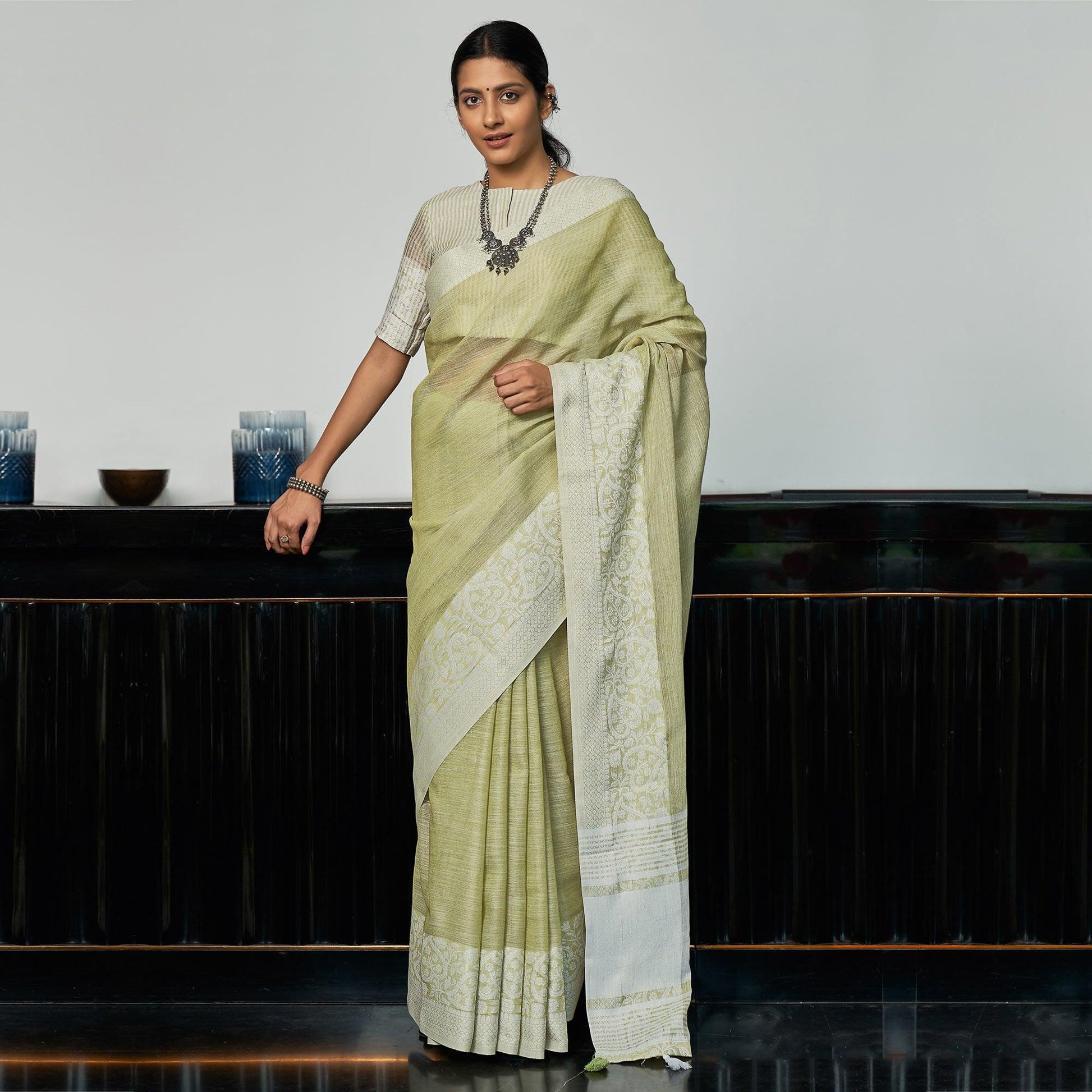 green-partywear-woven-linen-saree-123397