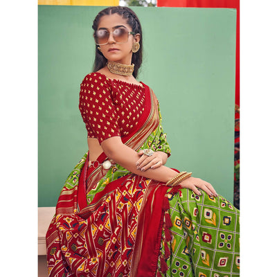 green-patola-printed-silk-saree-with-tassels-145577